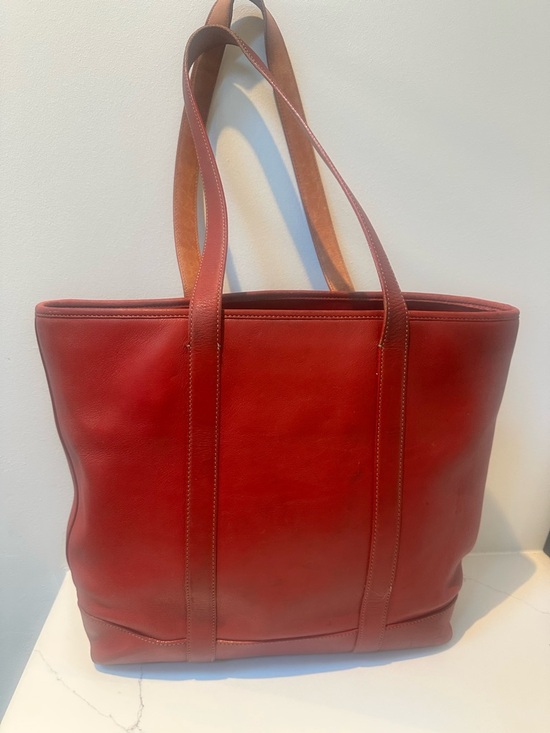 Coach Handbags - Coach Vintage 2003 Hampton Leatherware with Bullseye logo on creed. Leather Tote
